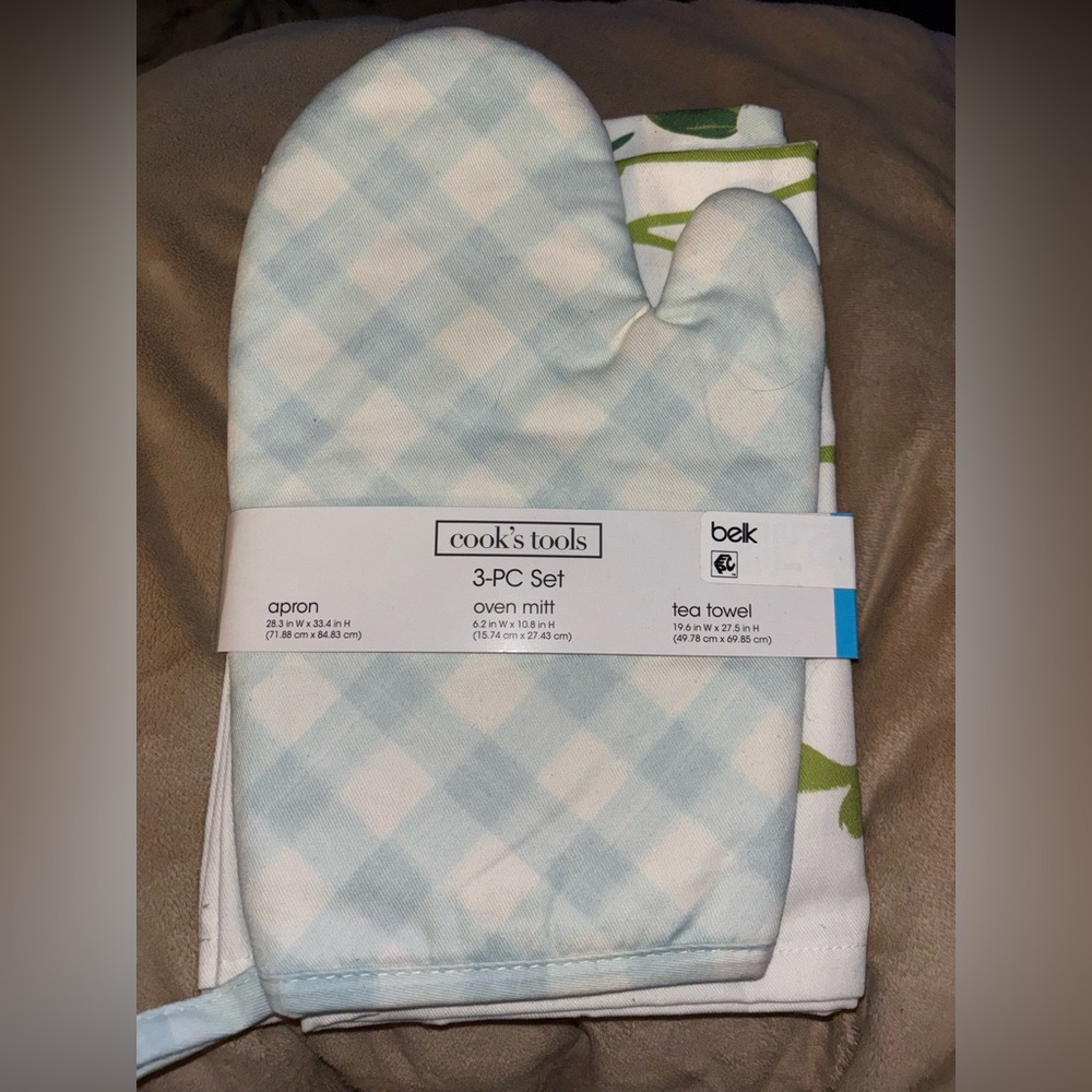 NWT 3 Piece Cook’s Tool’s Apron, Oven Mit, and Tea Towel Set from Belk